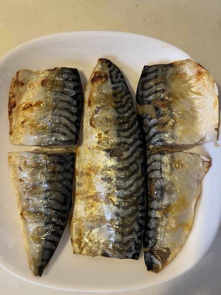 焼き上がりのサバの写真