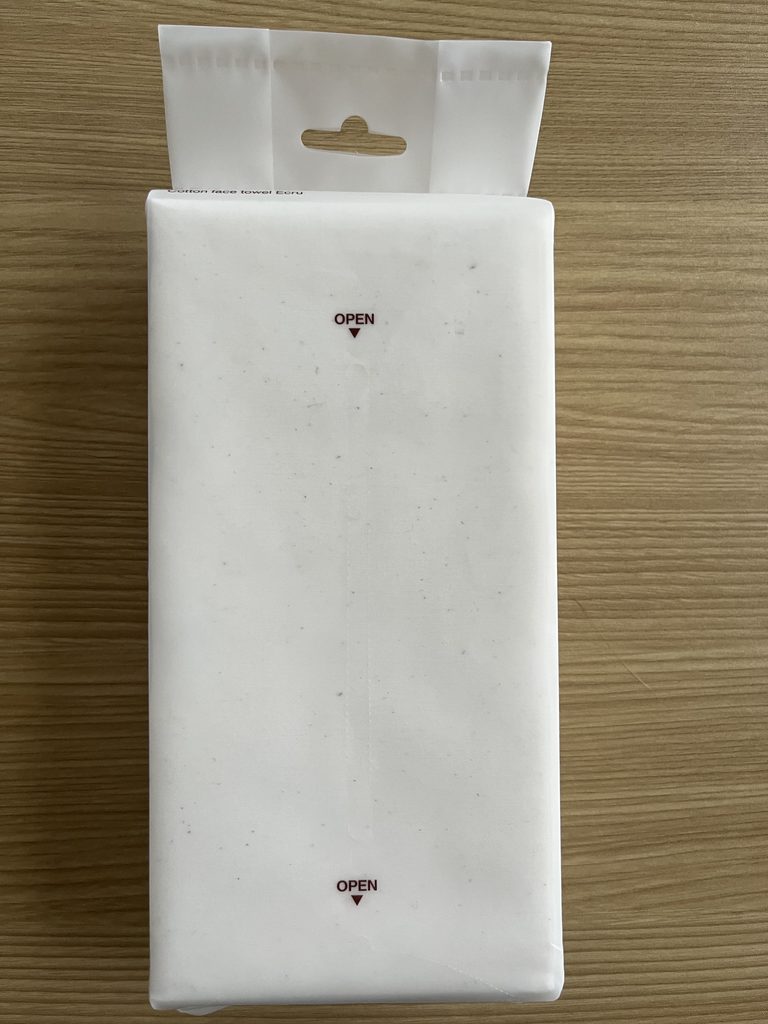 無印良品の使い捨てフェイスタオルの未開封のパッケージ裏面写真